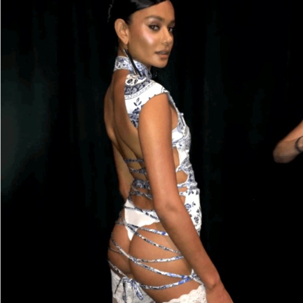 Kim Shui - Backless Qipao - L